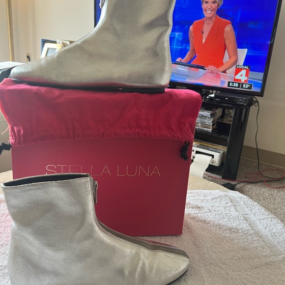 SILVER METALLIC LEATHER ANKLE BOOTIES BY STELLA LUNA… SIZE 40/9.5… - Picture 15 of 15